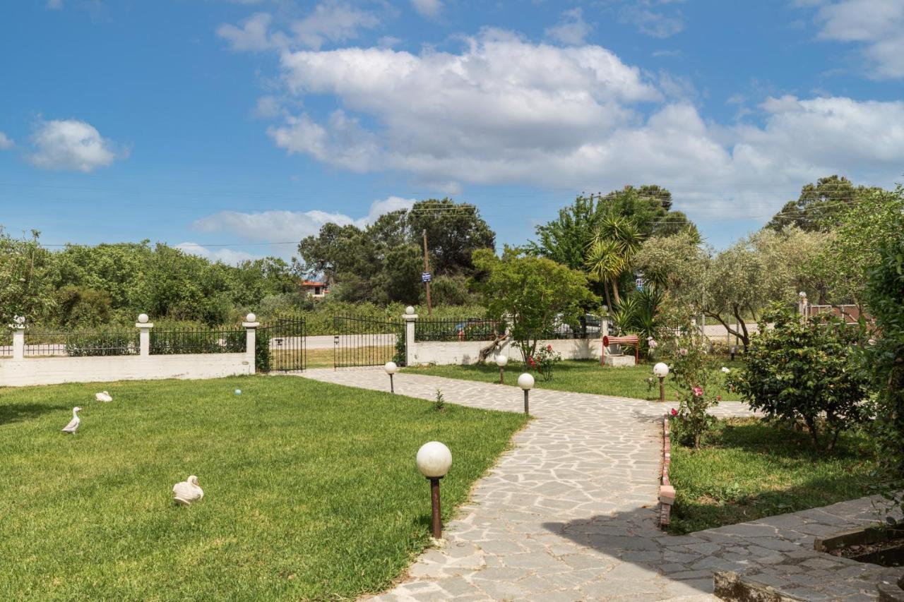 M&M Villa Vourvourou Luaran gambar